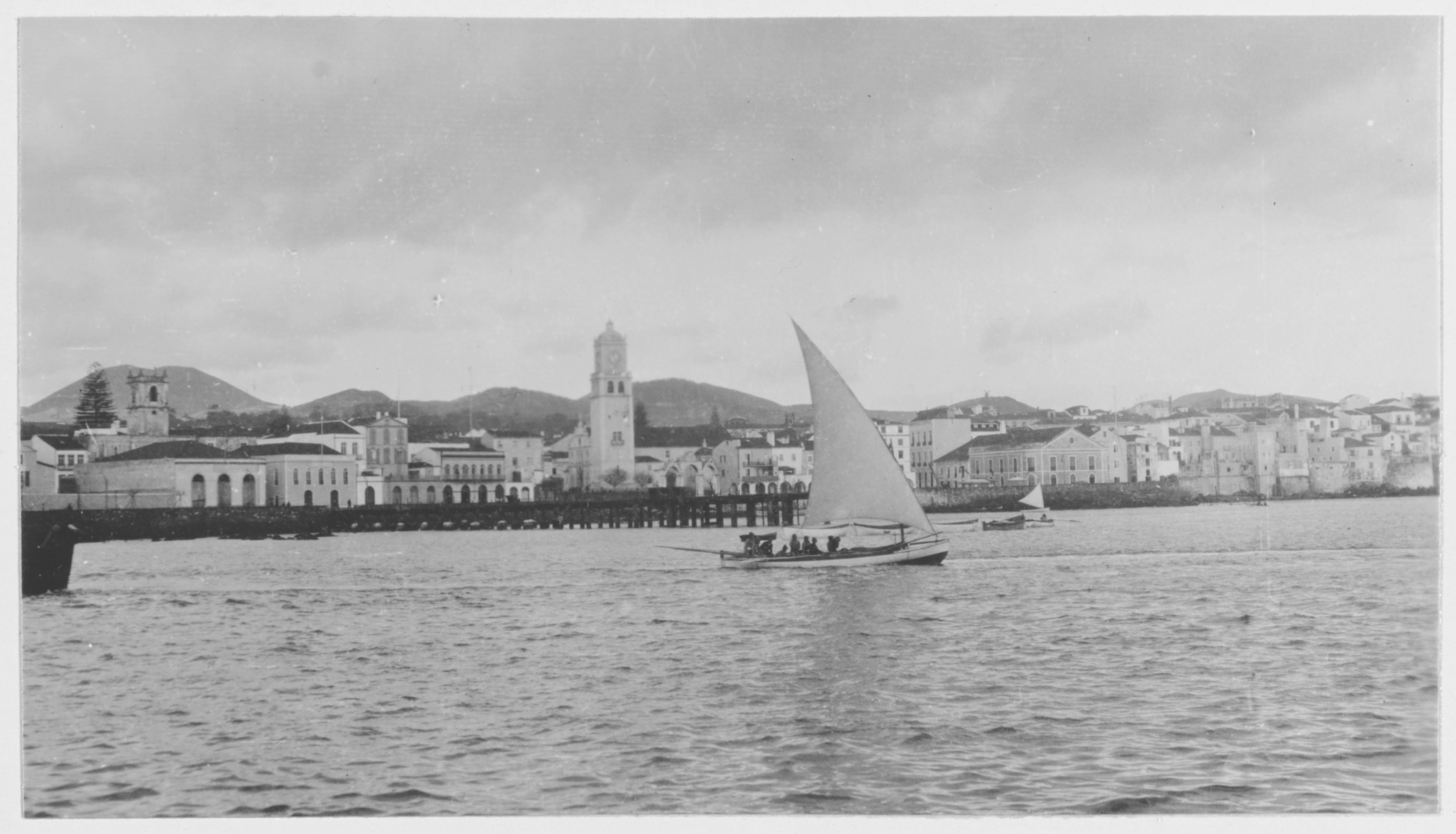 大和船渠　Scale1/700 Naval base 吳海軍工廠 Amazon.com: Japanese Navy Repair Ship Akashi 1:700 Scale